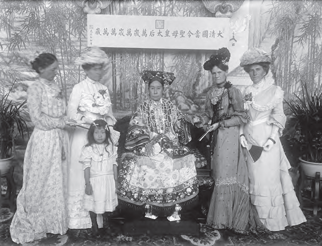 1902年外国使节夫人在北京颐和园觐见慈禧太后_副本.png