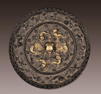汉唐流行的鎏金海兽葡萄镜，来源于博山炉这一古老原型.jpg
