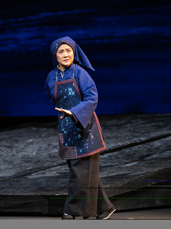 《红军故事》 ”半条棉被“袁慧琴饰徐解秀 摄：李春来.jpg