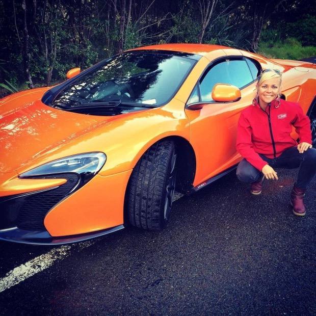 美国飞车女王测试高速赛车遇难,时速达778公里,事故现场惨烈