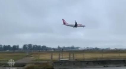 飞机随后紧急返航（图源：CBC）