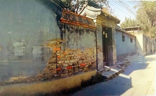 开放以前的老舍故居，位于丰富胡同南口第一户，是北京典型的平民住宅。.jpg