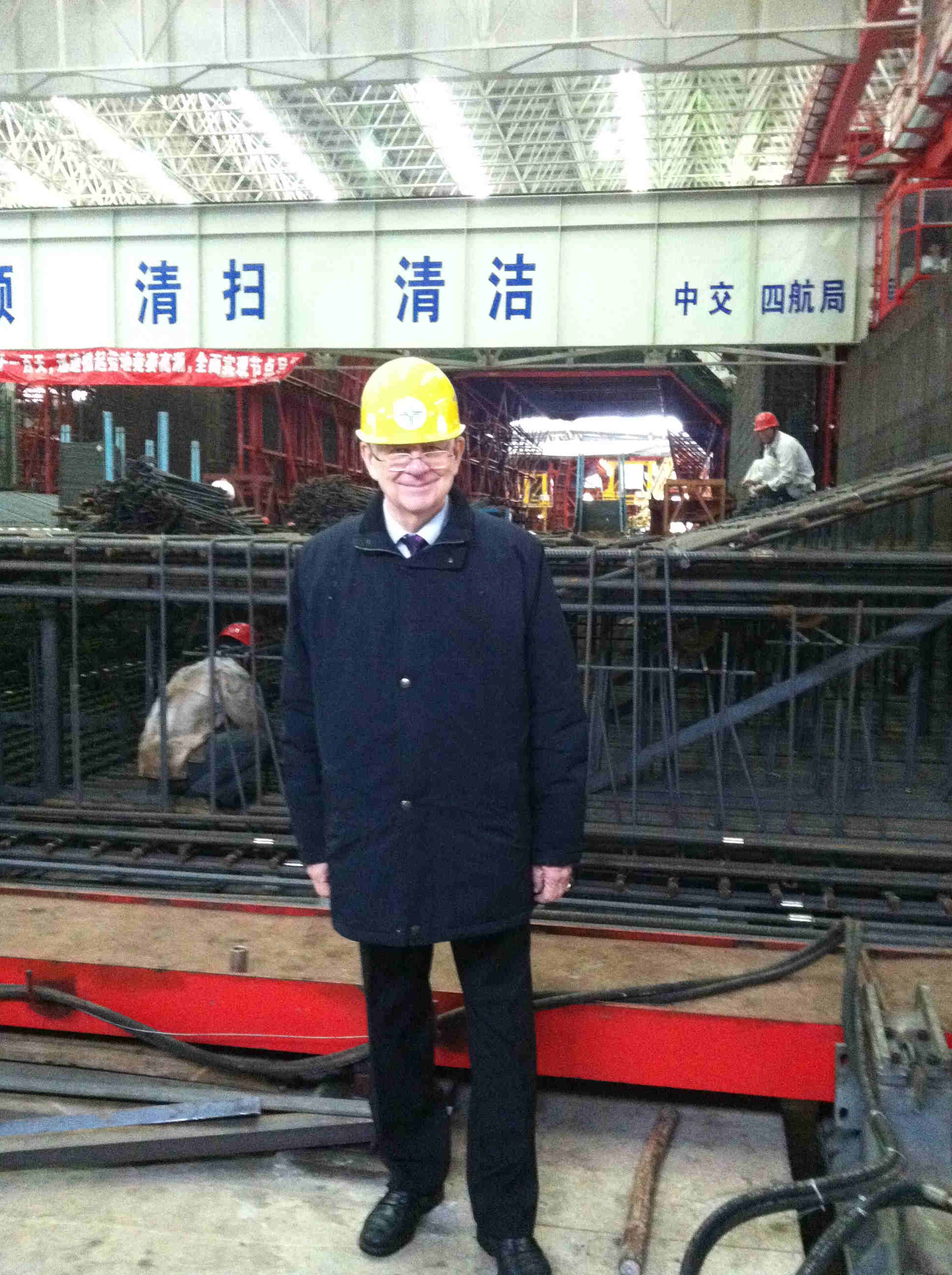 2-赫伯特·芒教授-2012年到港珠澳大桥沉管施工现场指导.jpg