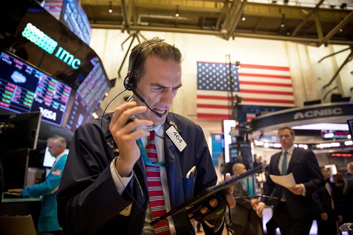 3月5日，交易员在美国纽约证券交易所工作。当日纽约股市三大股指大幅下跌。新华社.jpg