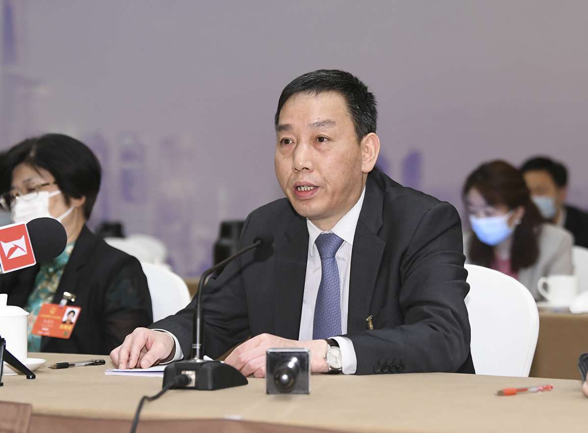 陈鸣波代表正在发言。张驰 摄.JPG