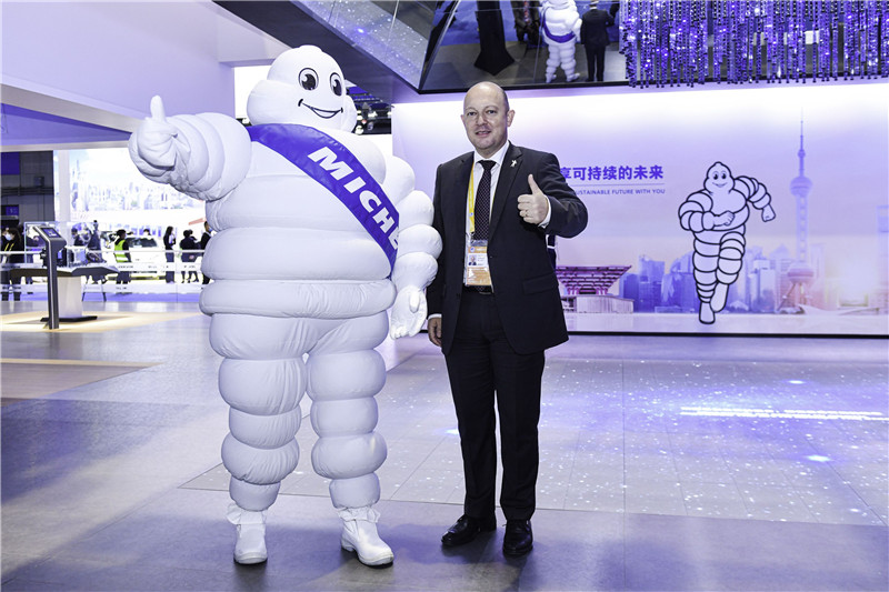 2020年11月伟书杰在进博会米其林展台-2.jpg