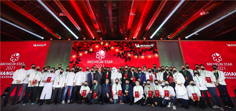 2020年6月参加2021上海米其林指南发布会与获奖餐厅厨师合影-1.jpg