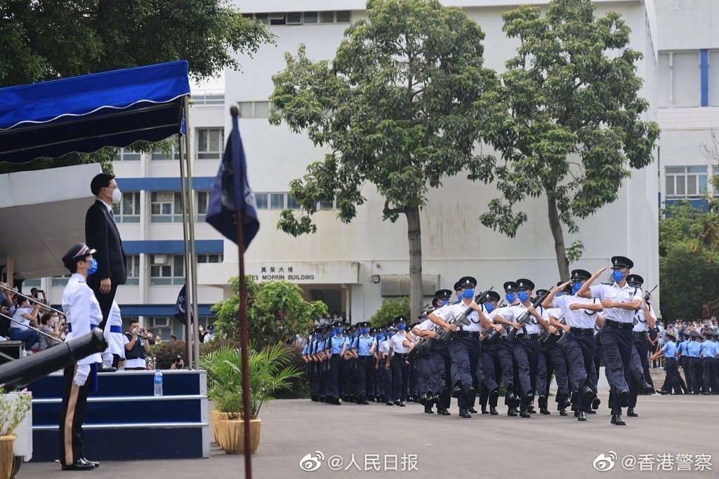 7月9日,香港警察学院结业会操。香港特别行政区行政长官李家超,担任此次会操的检阅官。微博@人民日报 图