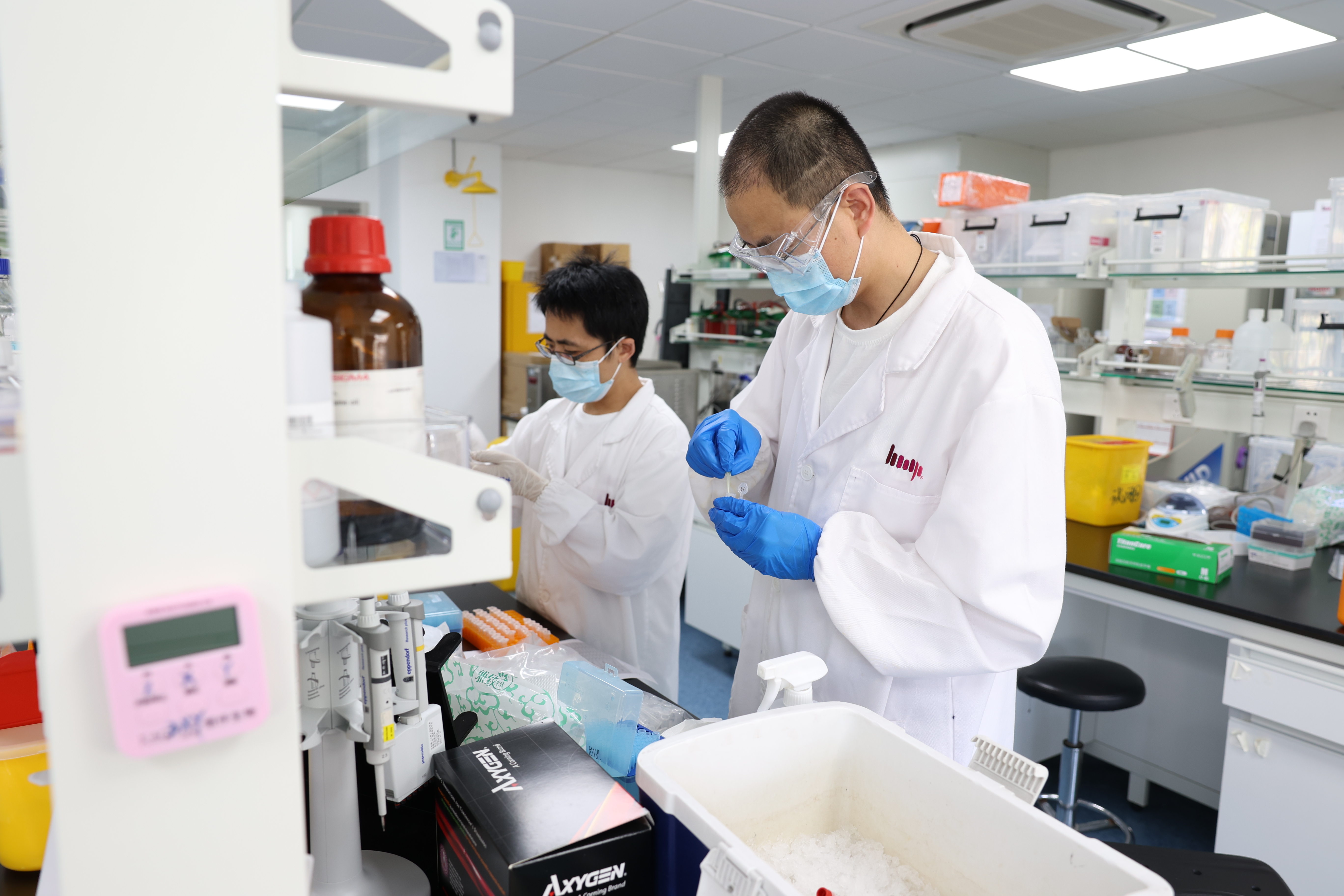 5-和黄医药专注自主研发（已将自主发现的12个候选癌症药物推进到在全球开展临床研究，首三款创新药物已在中国获批上市）.jpg