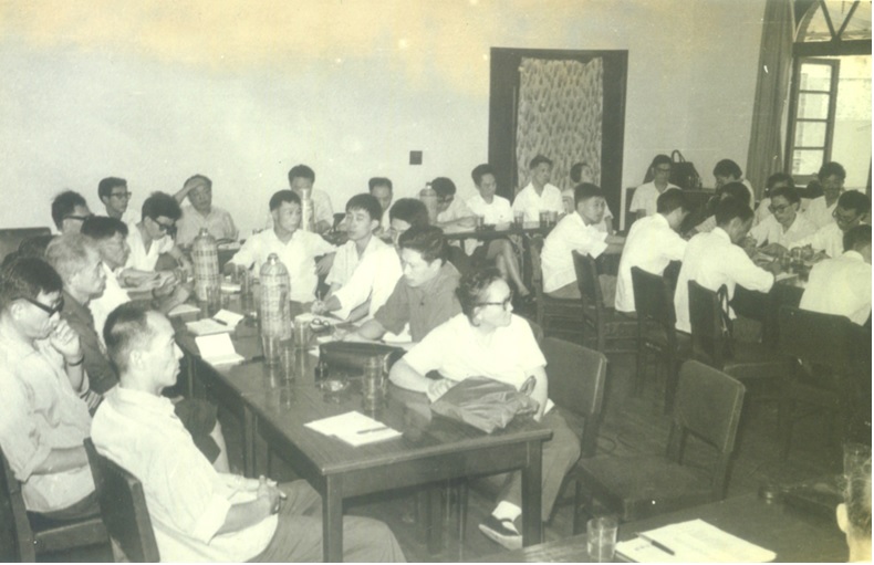1979年于上海举办的全国故事工作者座谈会现场.jpg