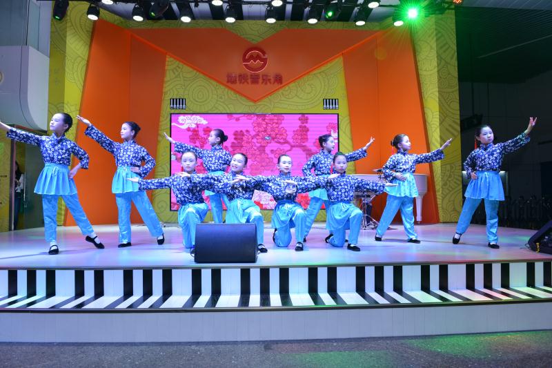 1944179104.jpg 1944179104.jpg