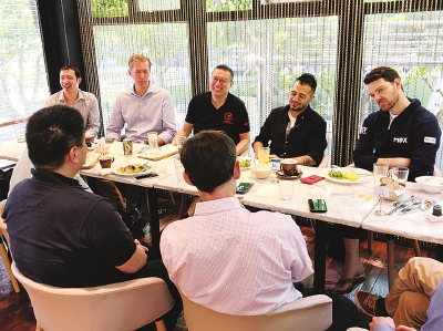 90704_p13_b.jpg 90704_p13_b.jpg