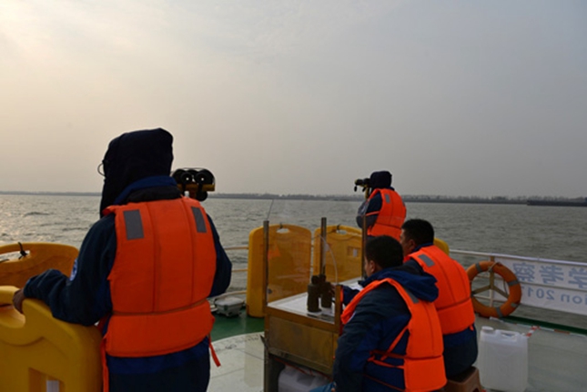 目视观察.jpg 目视观察.jpg