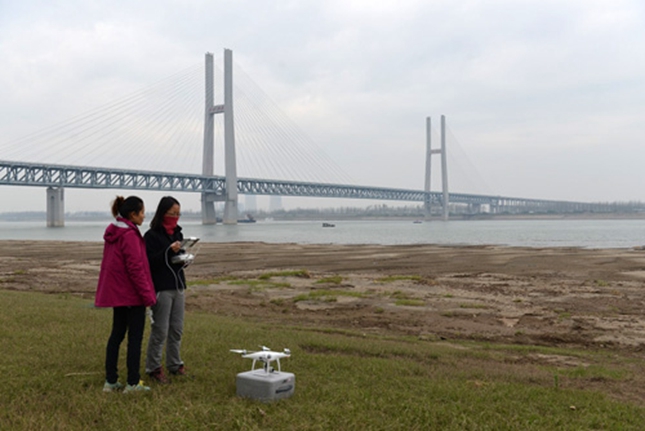 栖息地环境质量调查小组.jpg 栖息地环境质量调查小组.jpg