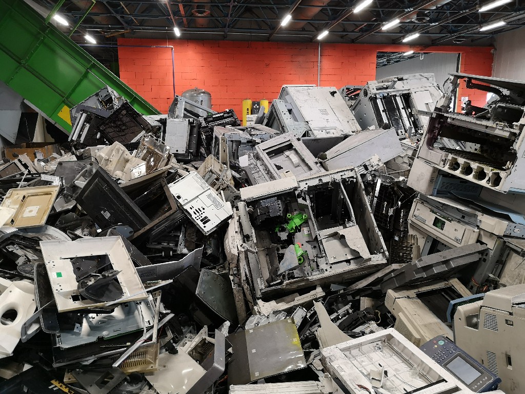 销毁一吨电子废弃物多少钱（电子废弃物有哪些）