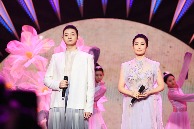 霍尊王君安_副本.jpg 霍尊王君安_副本.jpg