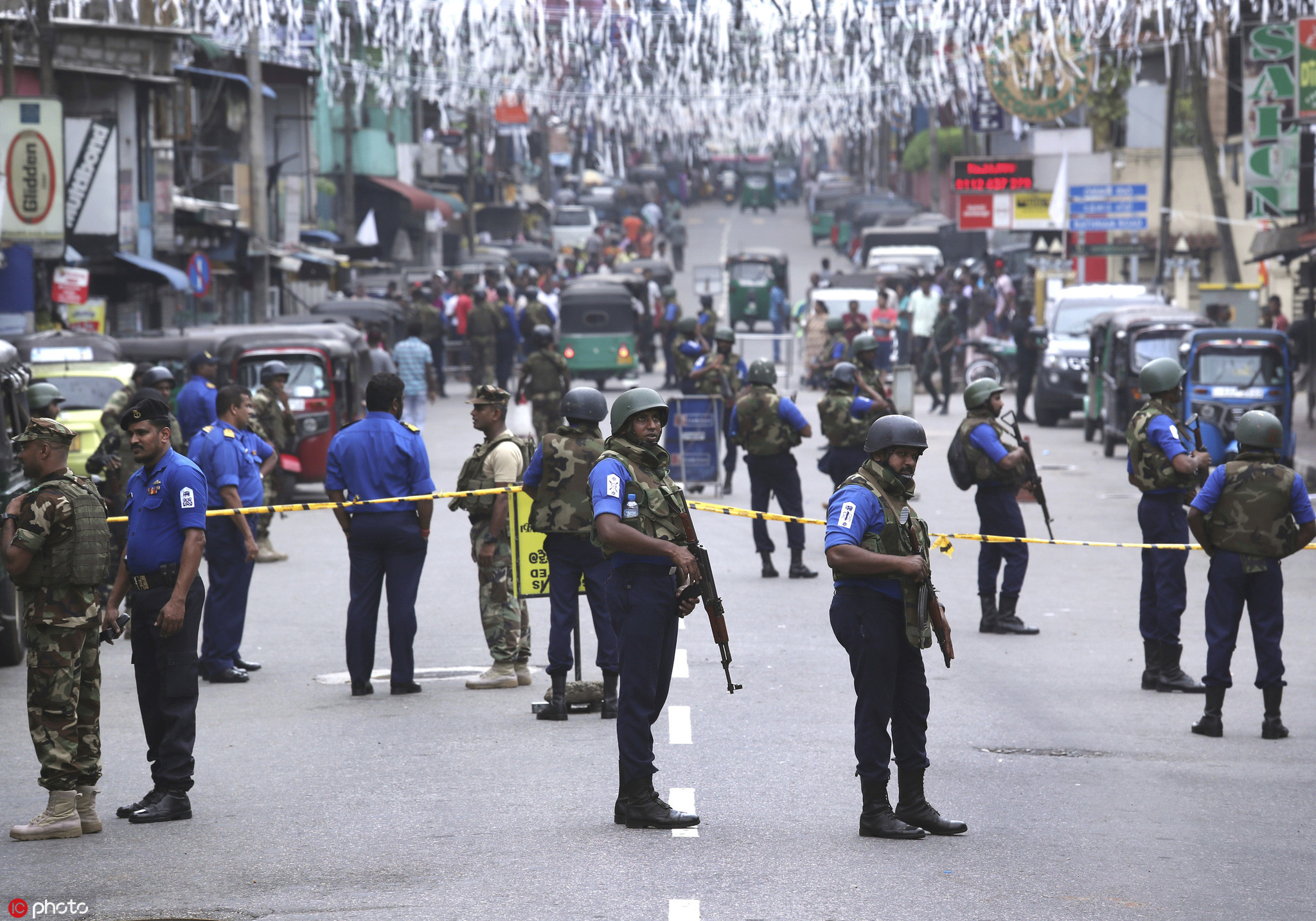 斯里兰卡连遭炸弹爆炸袭击后 印度警察加强对教堂安保