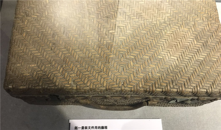 藤箱.jpg 藤箱.jpg