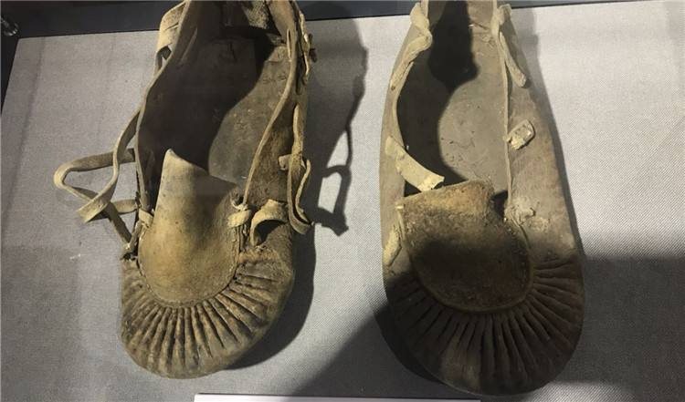 鞋子.jpg 鞋子.jpg