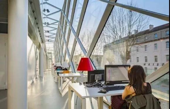 西岸图书馆2.jpg 西岸图书馆2.jpg