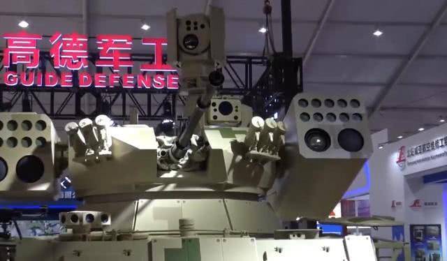 中国“陆地巡洋舰”霸气登场配置爆表 机关炮导弹无人机全都有