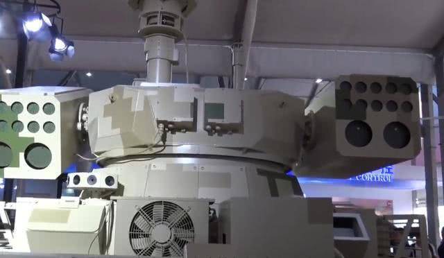 中国“陆地巡洋舰”霸气登场配置爆表 机关炮导弹无人机全都有