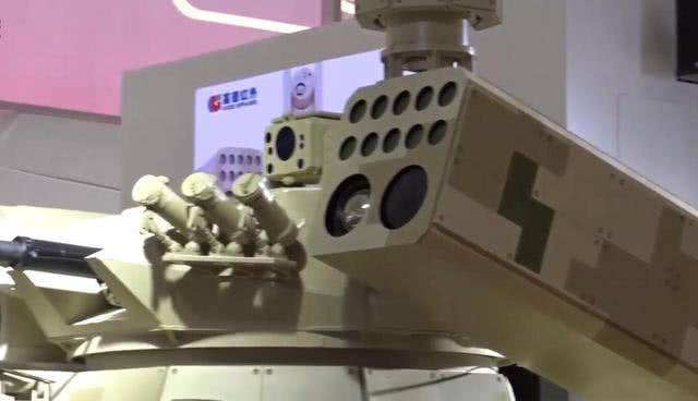 中国“陆地巡洋舰”霸气登场配置爆表 机关炮导弹无人机全都有