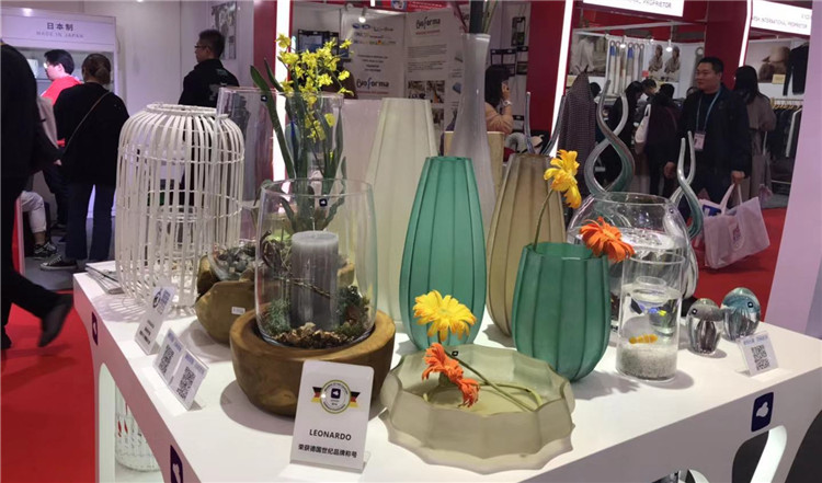 玻璃2.jpg 玻璃2.jpg