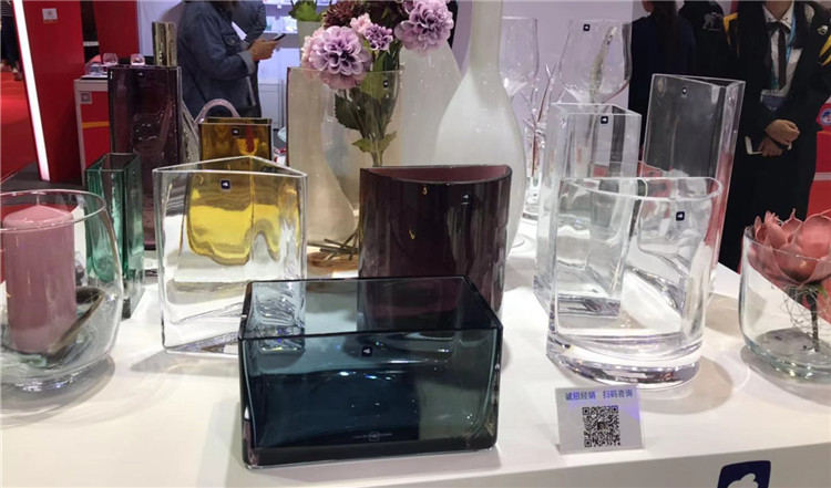 玻璃4.jpg 玻璃4.jpg