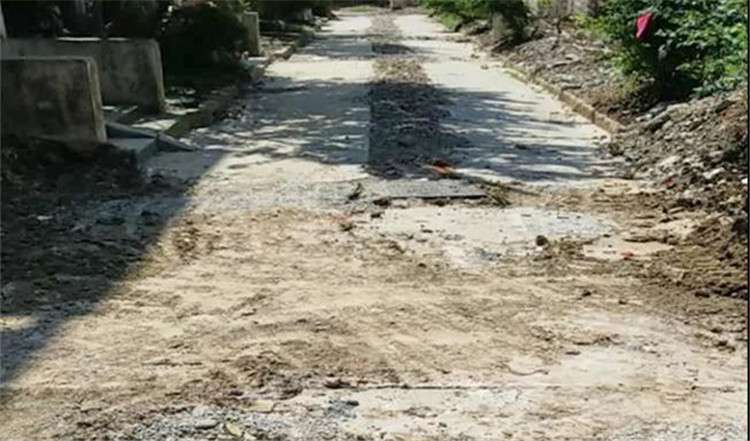 路面改造前.jpg 路面改造前.jpg