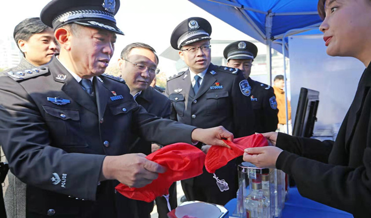 封面42f267eca74b_副本.jpg 封面42f267eca74b_副本.jpg