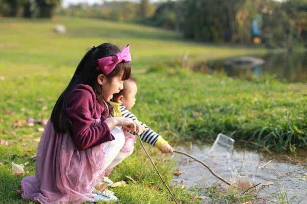 姐姐弟弟.jpg 姐姐弟弟.jpg