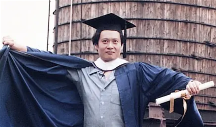 李安年轻_副本.png 李安年轻_副本.png