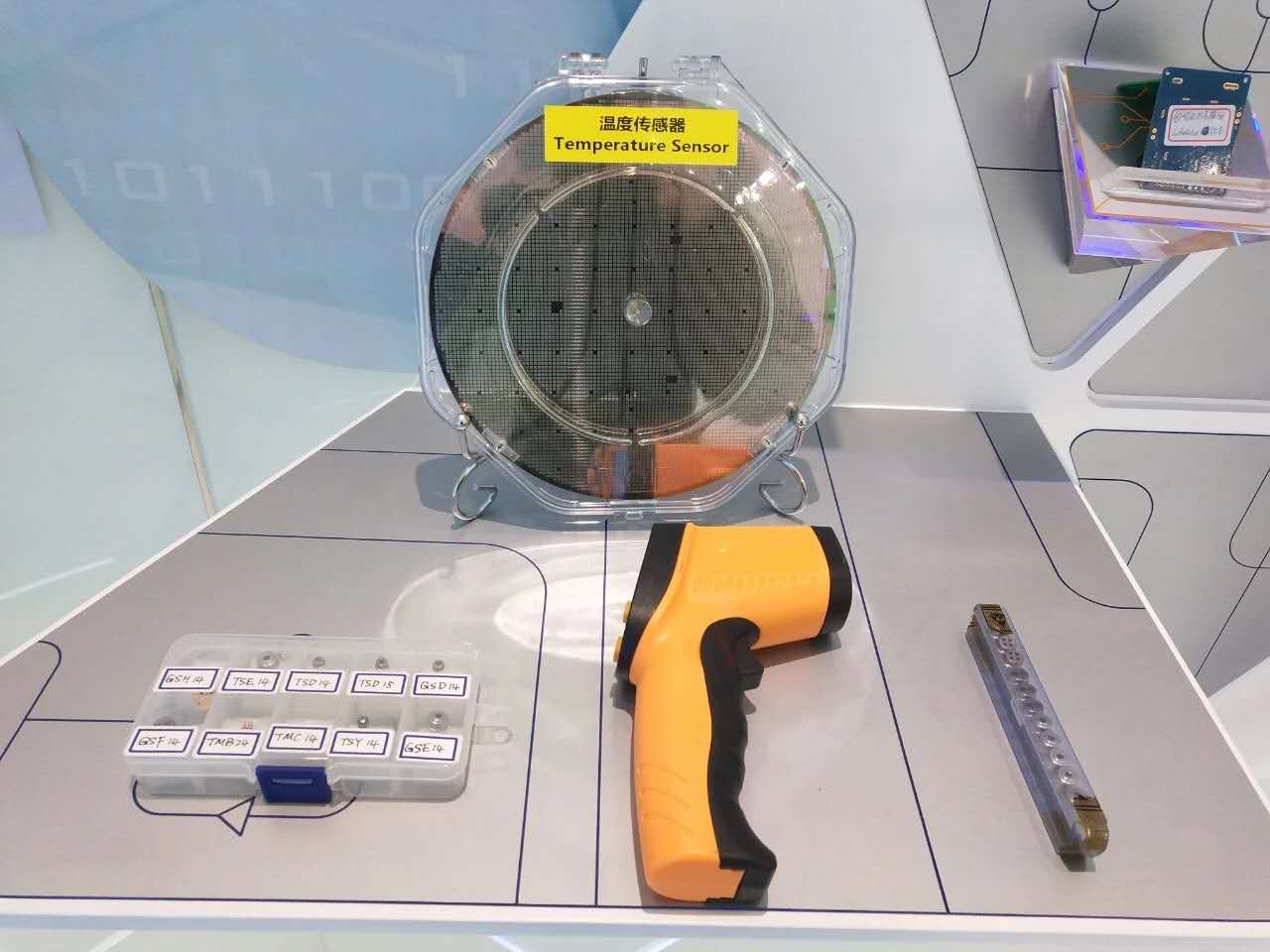 额温计所用的芯片.jpg 额温计所用的芯片.jpg