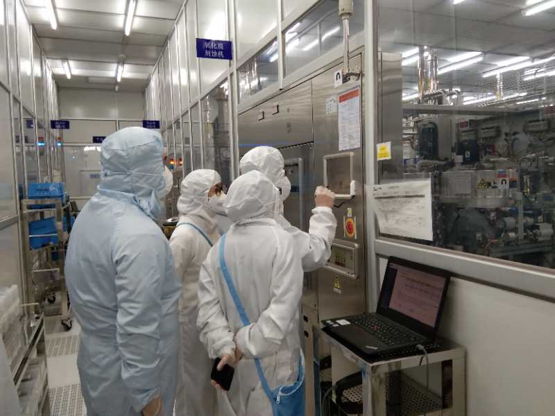 互帮互学迅速掌握设备操作.jpg 互帮互学迅速掌握设备操作.jpg