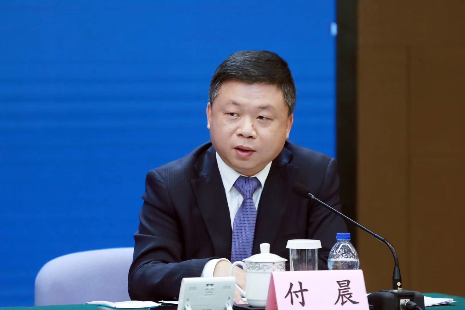 疫情防控新闻发布会 | 市疾控中心主任付晨:进一步完善公共卫生苗子