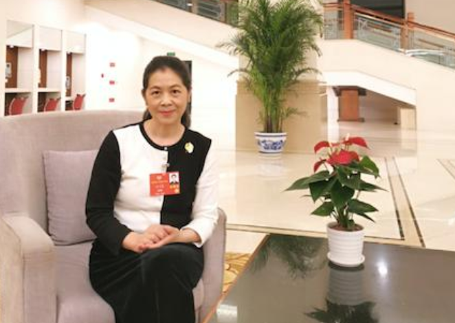 迟子建.png 迟子建.png