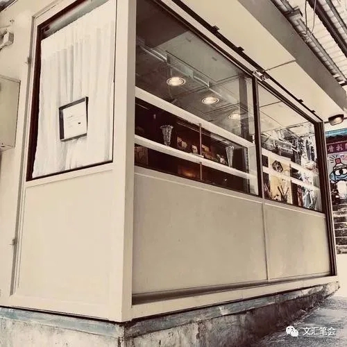 书店2.jpg 书店2.jpg