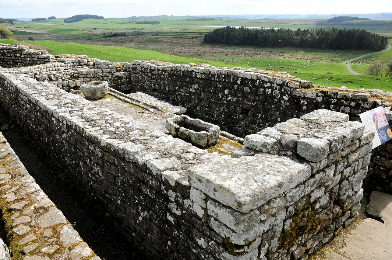 沈坚配图1:哈德良长城的罗马兵营残墟副本.jpg 沈坚配图1:哈德良长城的罗马兵营残墟副本.jpg