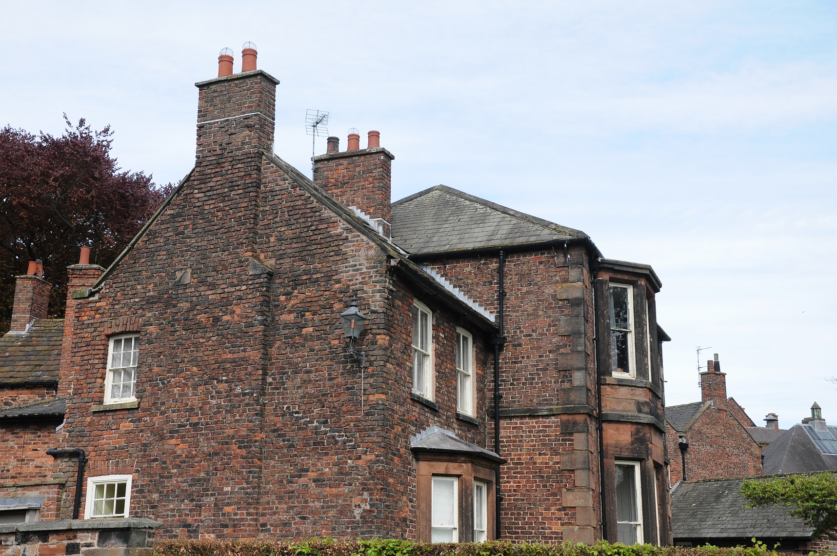 沈坚配图4:卡莱尔大教堂近旁的英式民居副本.jpg 沈坚配图4:卡莱尔大教堂近旁的英式民居副本.jpg