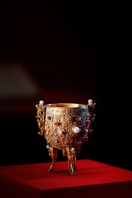 清乾隆年间的“金嵌珠石金瓯永固杯”(故宫博物院供图.jpg