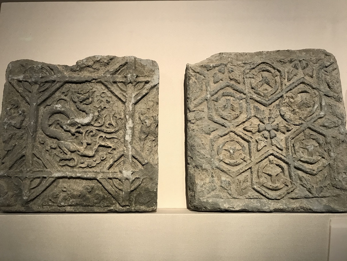 故宫西河沿遗址出土的模印方砖,元代(李扬摄.jpg