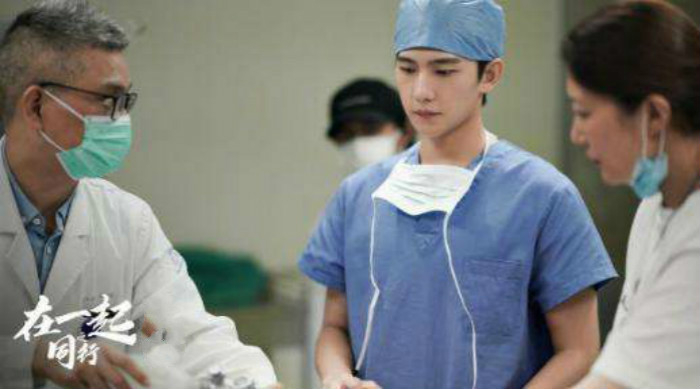 同行_meitu_12.jpg 同行_meitu_12.jpg