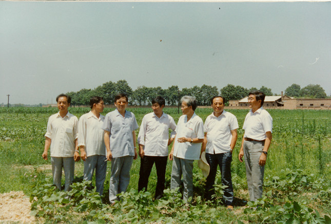 8-1 1990年8月2日 西北院领导班子在西安考察搬迁建设地址.jpg 8-1 1990年8月2日 西北院领导班子在西安考察搬迁建设地址.jpg