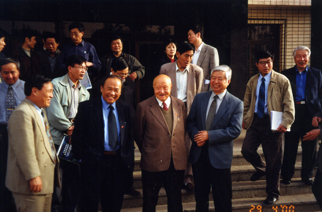9-8 2000年4月29日 材料大典编委会.jpg 9-8 2000年4月29日 材料大典编委会.jpg