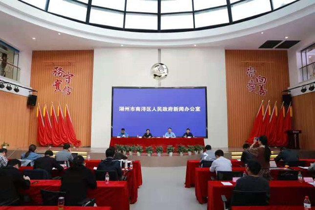 内6b445c69edb06f8_副本.jpg 内6b445c69edb06f8_副本.jpg