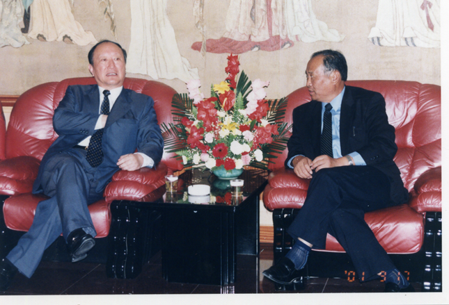 【】 2001年9月17日 和徐匡迪院士交流(1).png