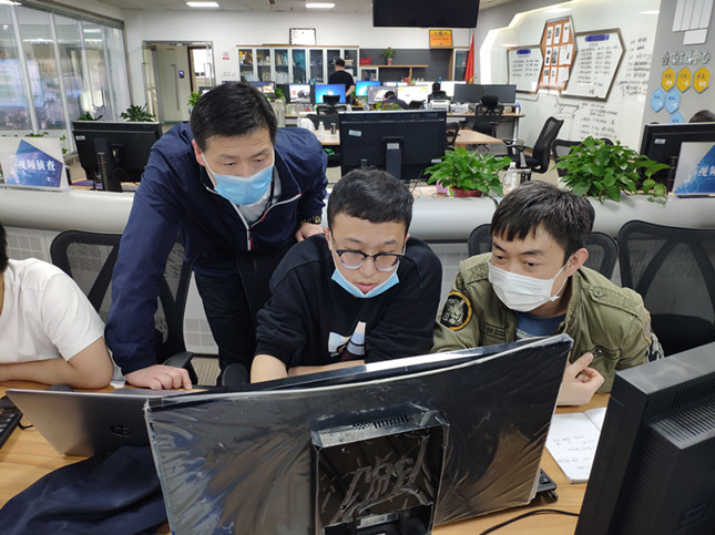 nei 服务员徐斌对企业员工进行业务指导_副本.jpg nei 服务员徐斌对企业员工进行业务指导_副本.jpg