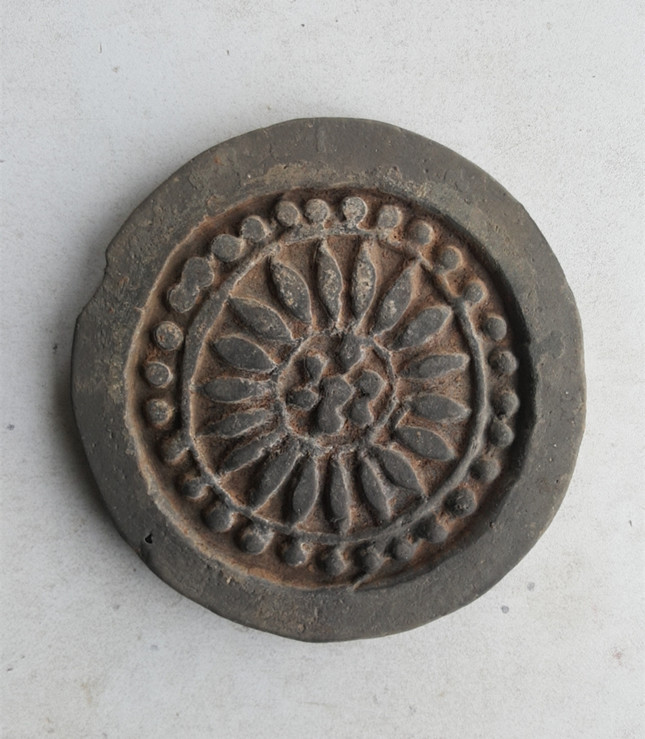 7菊花纹瓦当.jpg 7菊花纹瓦当.jpg