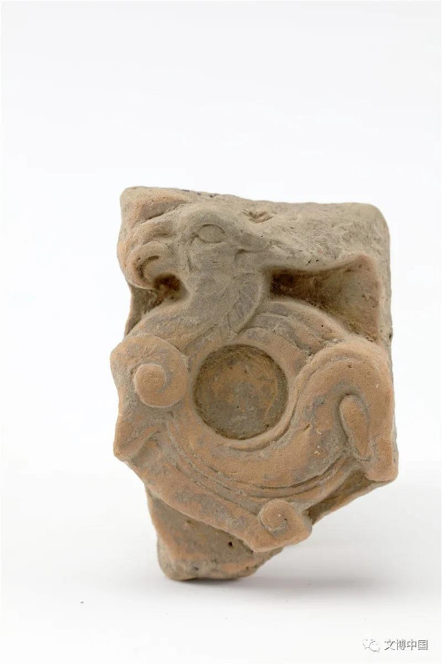 5号地点 官署区调查采集凤鸟纹陶范.jpg 5号地点 官署区调查采集凤鸟纹陶范.jpg